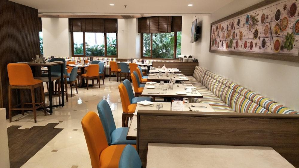 The Residence Hotel & Apartments Powai Мумбаи Экстерьер фото