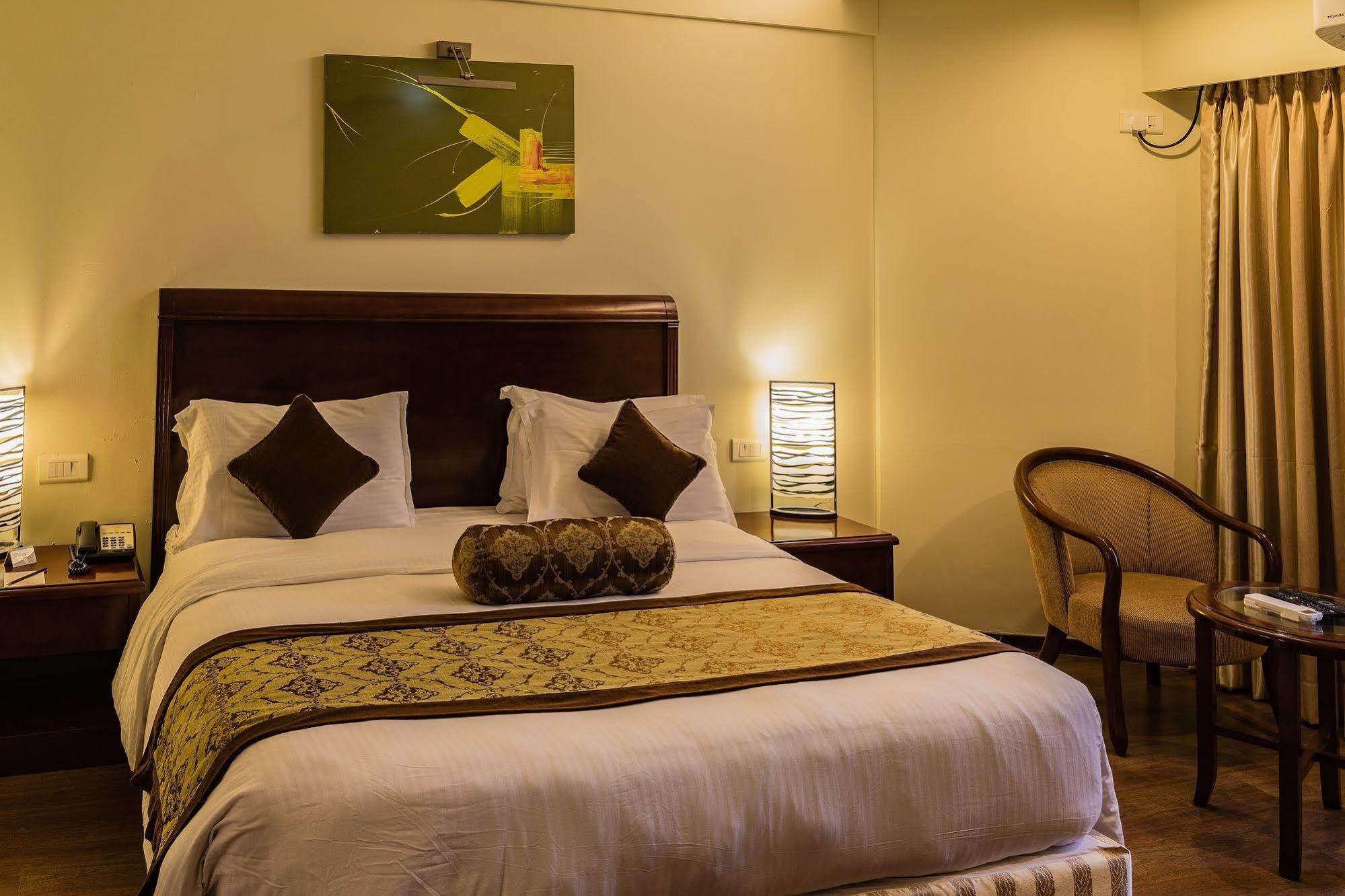 The Residence Hotel & Apartments Powai Мумбаи Экстерьер фото