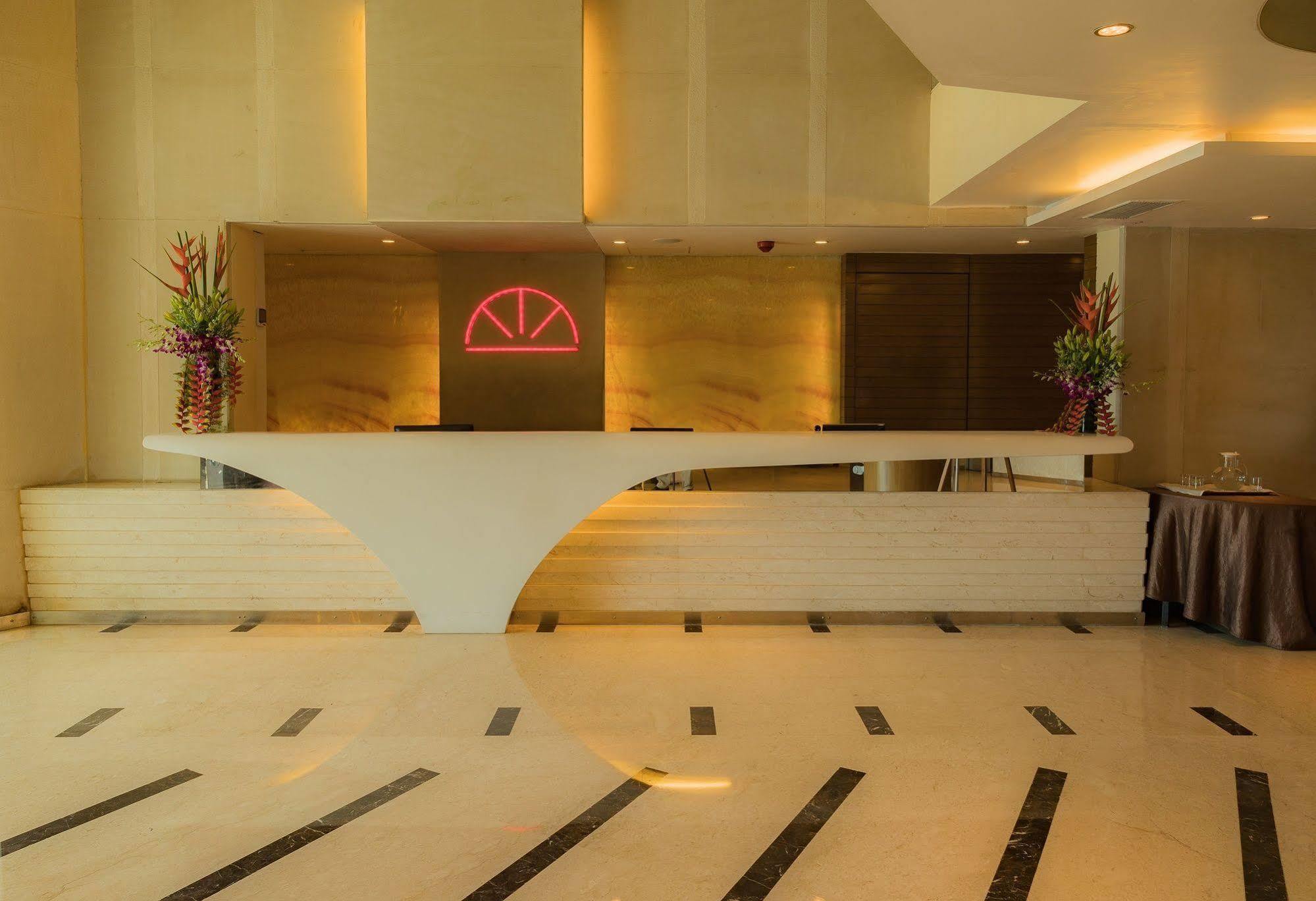 The Residence Hotel & Apartments Powai Мумбаи Экстерьер фото