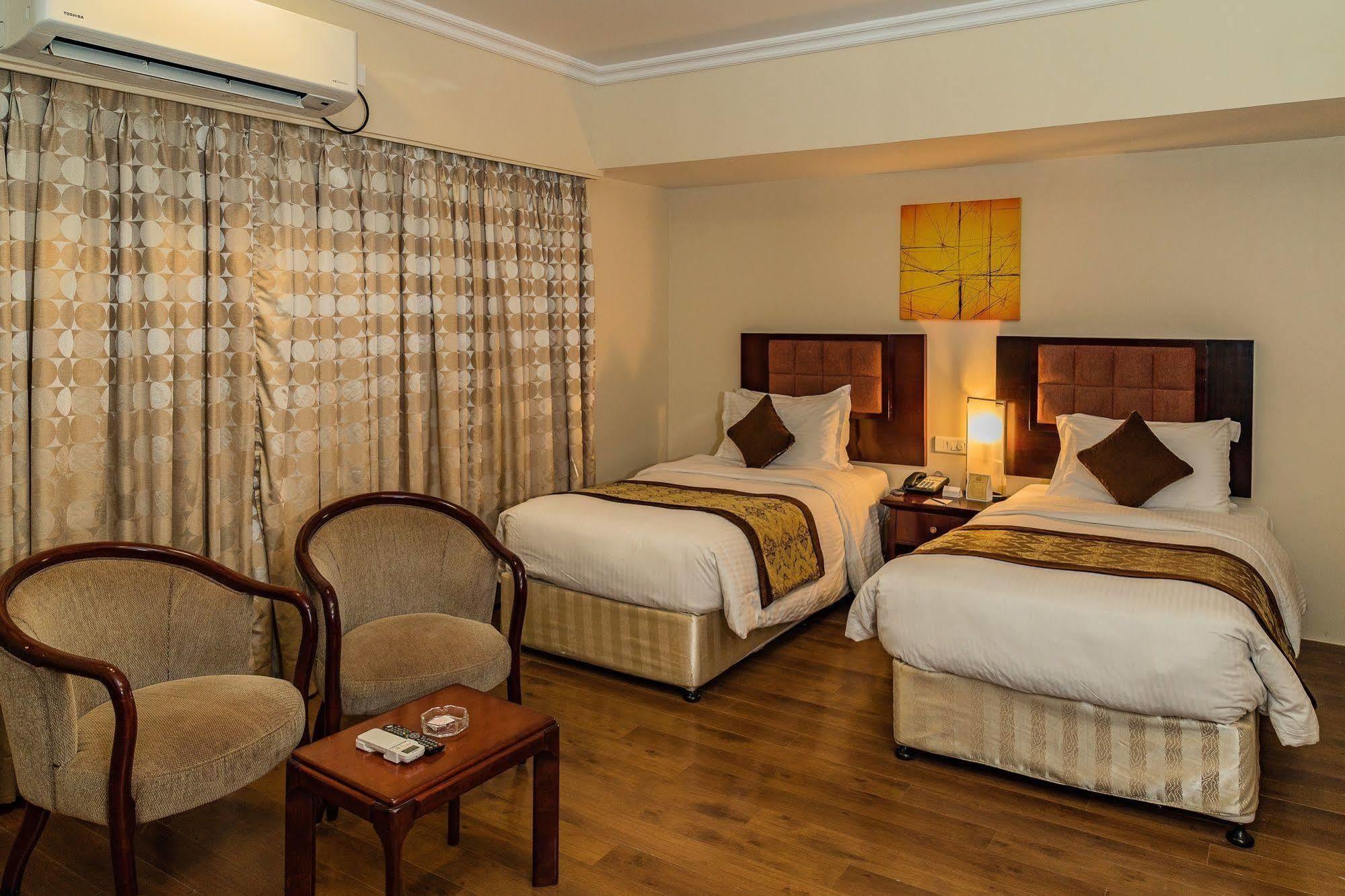 The Residence Hotel & Apartments Powai Мумбаи Экстерьер фото