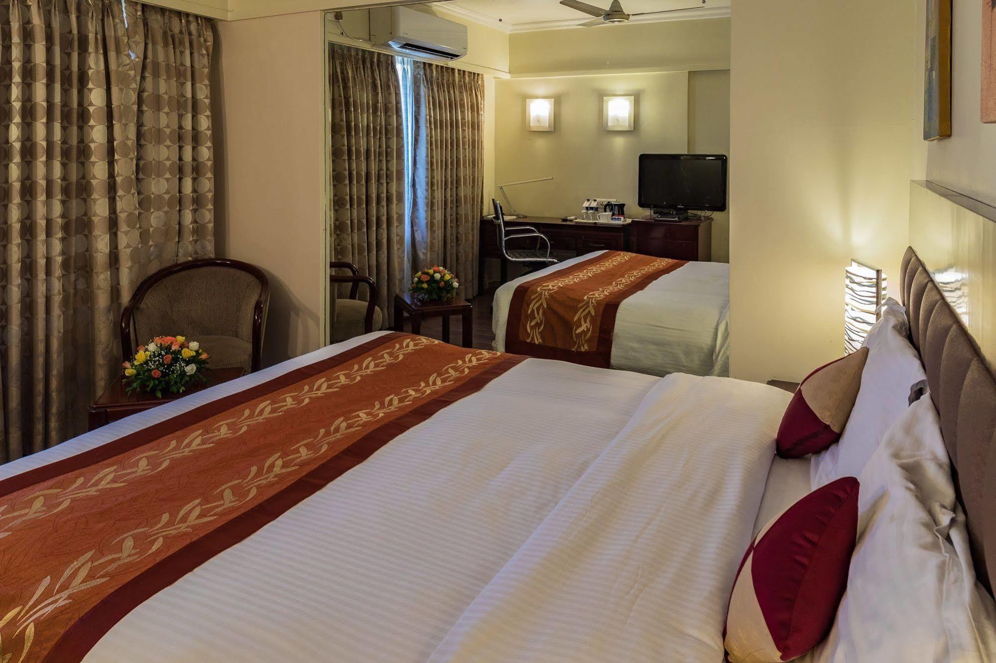 The Residence Hotel & Apartments Powai Мумбаи Экстерьер фото