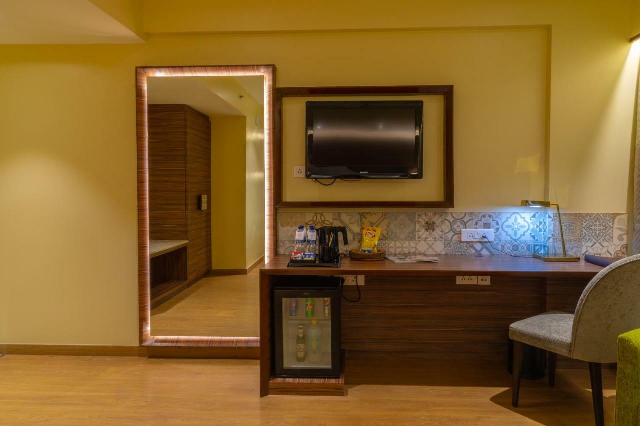 The Residence Hotel & Apartments Powai Мумбаи Экстерьер фото